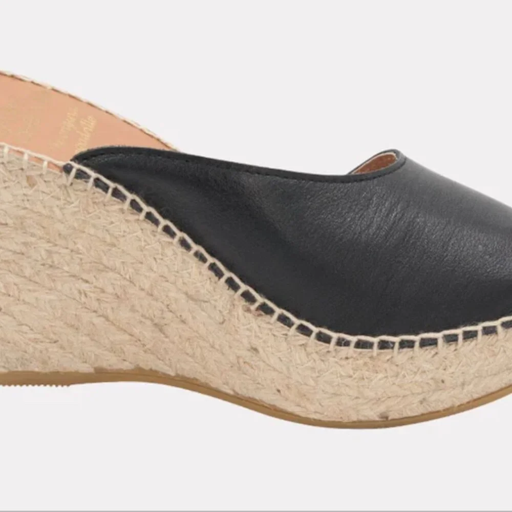 Andre Assous Catarina Espadrille Wedges in Black - Size 6 - Like New